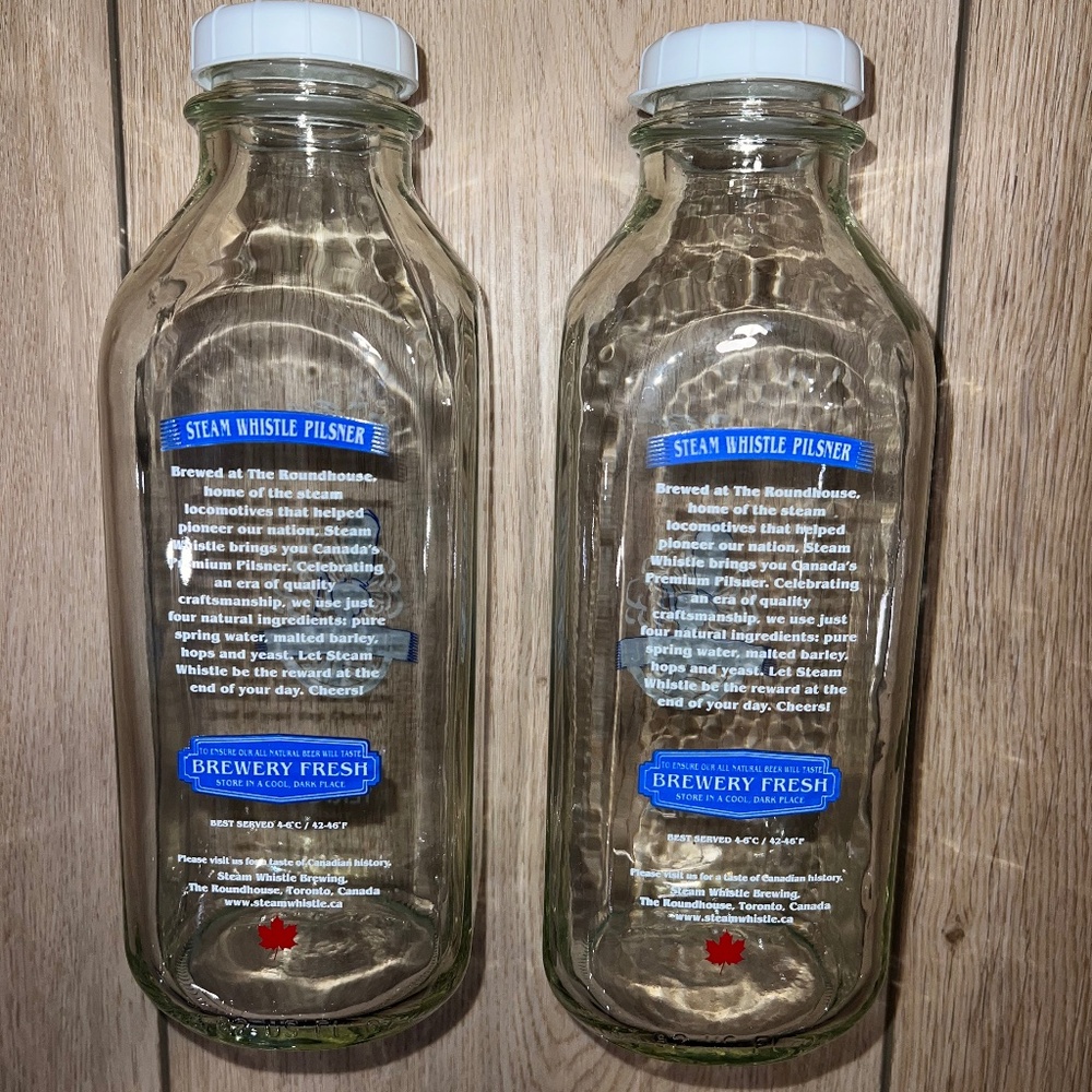 🛍️ 3 for $20 🛍️ - Set of 2 Steam Whistle Brewery Milk Jugs With White Caps - Picture 2 of 4